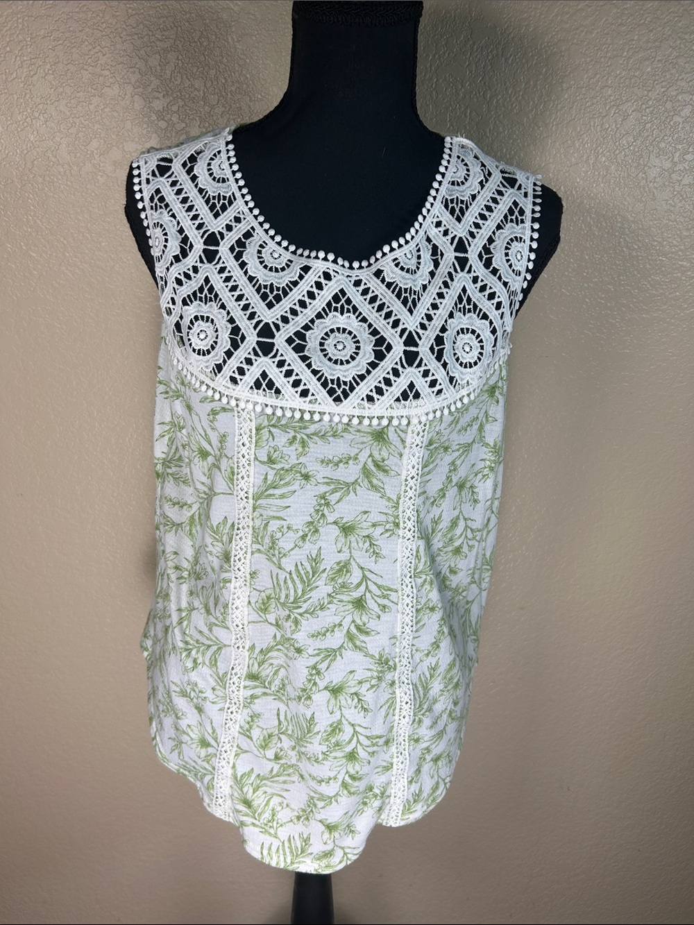 Anneliese White & Sage Green Floral Lace Sleeveless Top Size Large